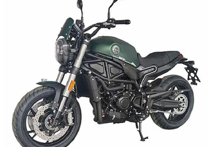 Benelli Leoncino 800. Il motore diventa un 800 pieno e guadagna potenza