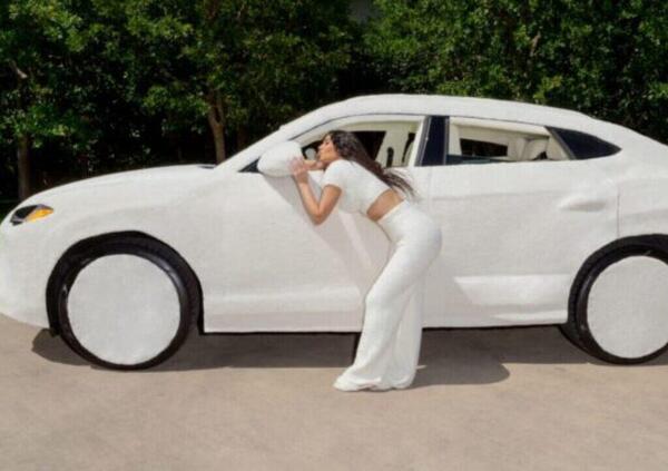 Kim Kardashian ha deciso di impellicciare la propria Lamborghini. Ecco perch&egrave;