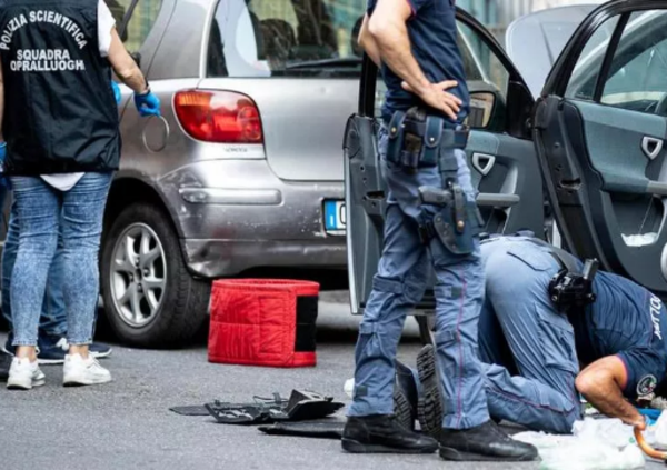 Terrore prima di Italia &ndash; Svizzera: una bomba in una Smart parcheggiata a due passi dall&rsquo;Olimpico