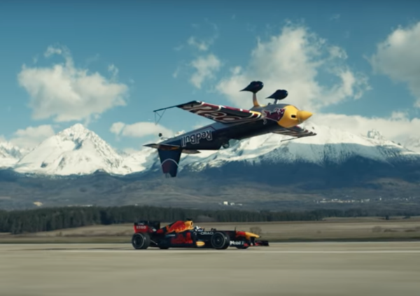 Il video pi&ugrave; bello che vedrete oggi &egrave; la sfida tra Coulthard su Red Bull e un aereo della Air Race