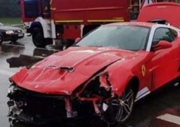 Distrutta in un incidente stradale una delle 40 Ferrari 599 GTB 60F1 Alonso Edition [FOTO]