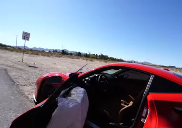 Il video: ecco come reagiscono in un autonoleggio quando gli comunichi di aver distrutto la loro Ferrari F8 Tributo