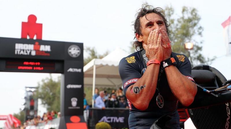 Alex Zanardi a un anno dall&rsquo;incidente: &laquo;In poltrona, fa riabilitazione e ascolta Venditti. Ma la strada &egrave; lunga&raquo;