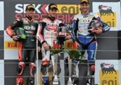 Rea vince Gara 1 a Silverstone