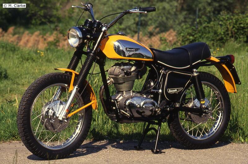 I famosi Ducati Scrambler a carter larghi, che tanto successo hanno ottenuto anche da noi, sono nati per soddisfare una specifica richiesta di Berliner. Questo &egrave; un 250 dei primi anni Settanta