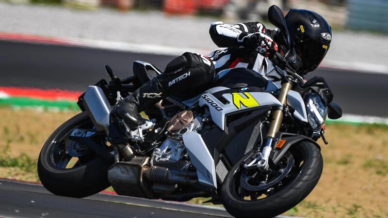 BMW S1000R 2021 TEST: &egrave; migliorata. Forse troppo?