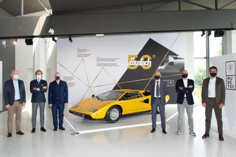 Lamborghini, Bonaccini in visita a Sant'Agata Bolognese