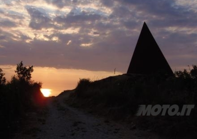 Viaggi in moto: Piramidi in Sicilia