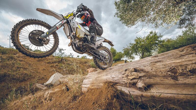 Stories di #Jarvisstyle con le Husqvarna TE 300 2T e FE 350 4T 2022