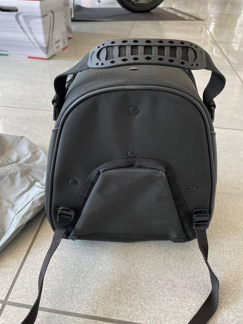 Borsa porta pacchi Moto Guzzi Griso estensibile (4)