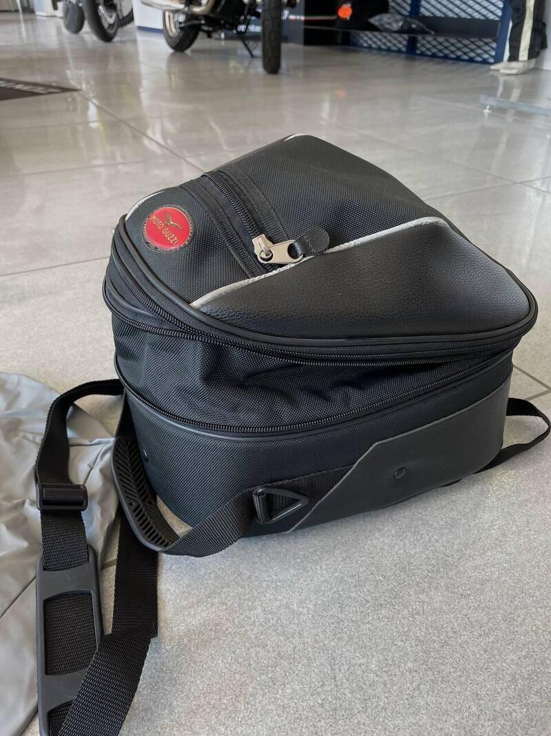 Borsa porta pacchi Moto Guzzi Griso estensibile (5)