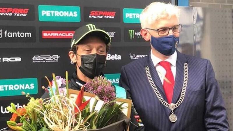 MotoGP 2021. Primo GP d'Olanda ad Assen da cittadino onorario per Valentino Rossi: "Luogo magico"