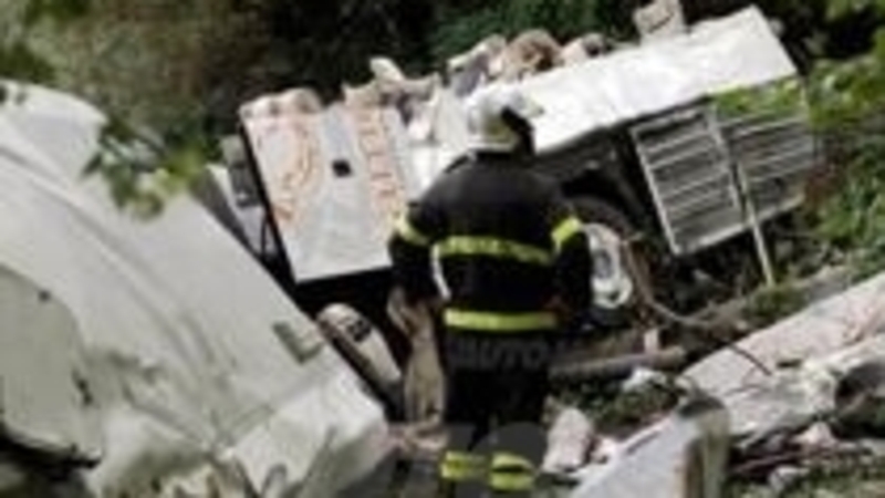 Incidente bus in Irpinia: troppe attenzioni sullo stato del mezzo e poche sul guard rail 