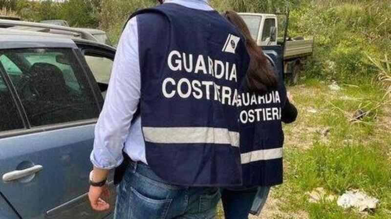 Portoferraio, 38 veicoli tra auto e moto trovati in una discarica abusiva