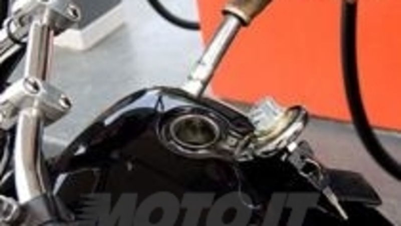 Assicurazioni e carburanti: in 20 anni costi aumentati del 200% 