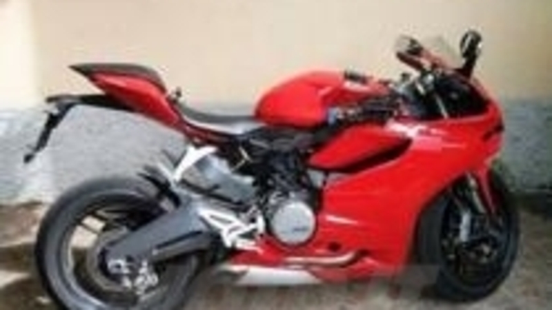 Nuova Ducati Panigale 899, via il monobraccio