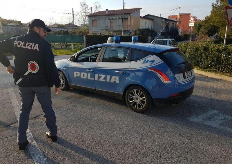 Osimo: ruba la moto e scappa all&#039;alt della polizia