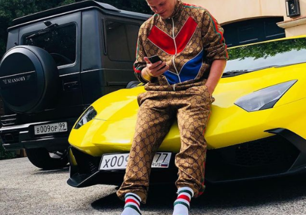 Lamborghini con targhe false nel bagagliaio: noto calciatore della Fiorentina nei guai