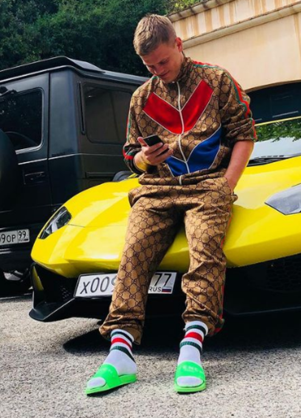 Lamborghini con targhe false nel bagagliaio: noto calciatore della Fiorentina nei guai