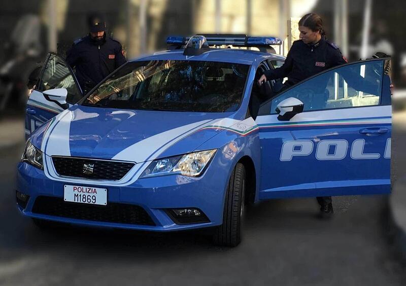 Napoli, in tangenziale con l&#039;auto rubata e senza patente. Denunciata