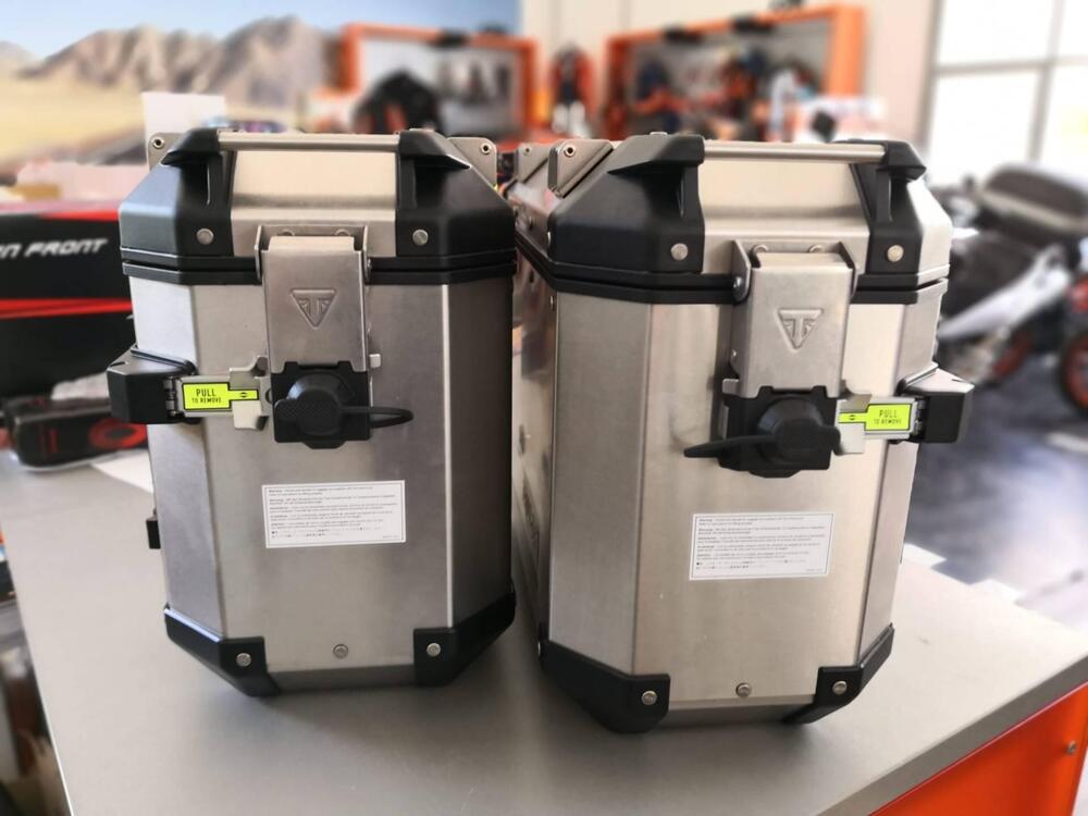 BORSE LATERALI EXPEDITION - ARGENTO Triumph (2)