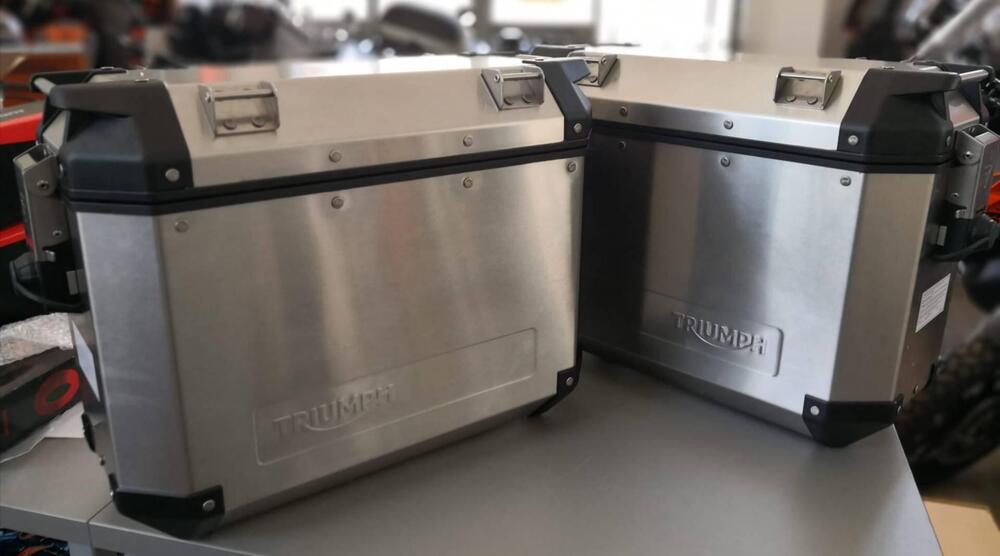 BORSE LATERALI EXPEDITION - ARGENTO Triumph (4)