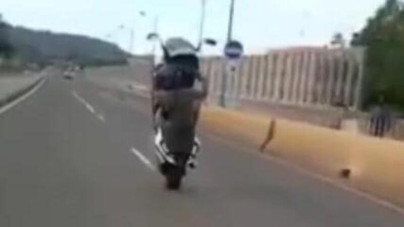 T-Max fail: il T-Maxista in monoruota che ha rovinato tutto [VIDEO] 