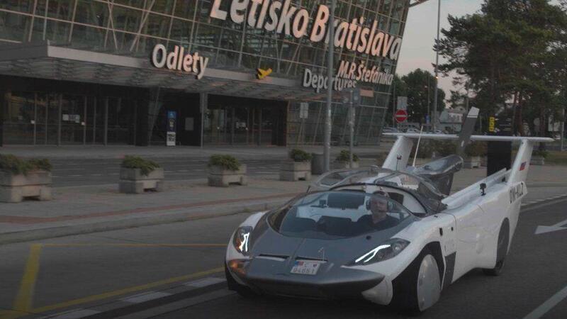 Primo collaudo pubblico dell&#039;auto volante AirCar [video]