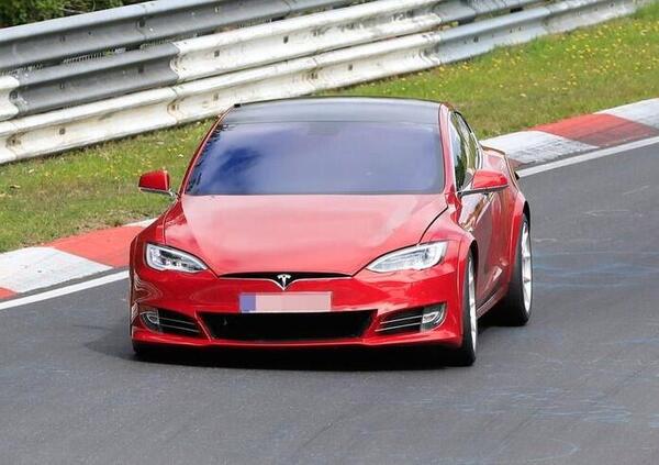 Con la Tesla Model S Plaid da 0 a 240km/h: il video onboad &egrave; virale