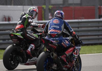 SBK 2021. GP del Regno Unito: Il funambolo Toprak spaventa Rea. Ducati in caduta libera [VIDEO]