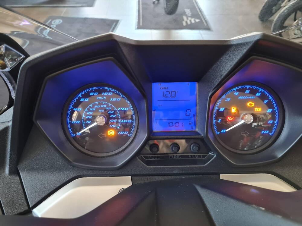 Kymco Downtown 350i TCS (2021 - 25) (7)