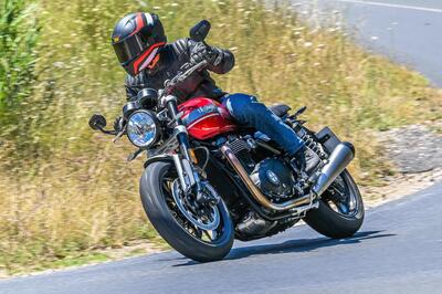 Triumph Speed Twin 2021: evoluzione sportiva