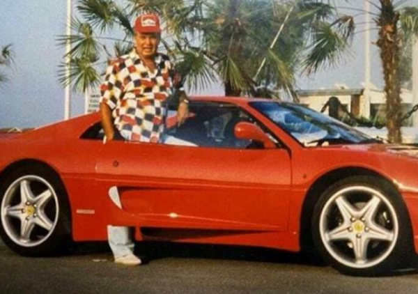 Ritrova in Giappone la Ferrari che gli avevano rubato 26 anni fa a Rimini