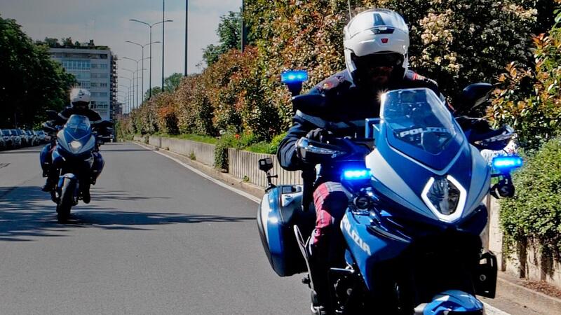 Polizia in azione! Con le loro moto a sirene accese in emergenza a Milano: la vita delle Nibbio