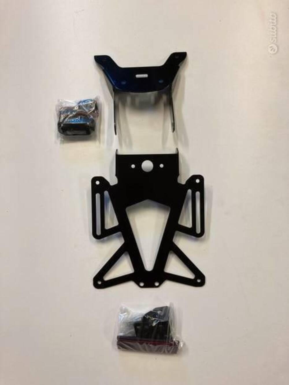 Portatarga Suzuki SV 650 (2)