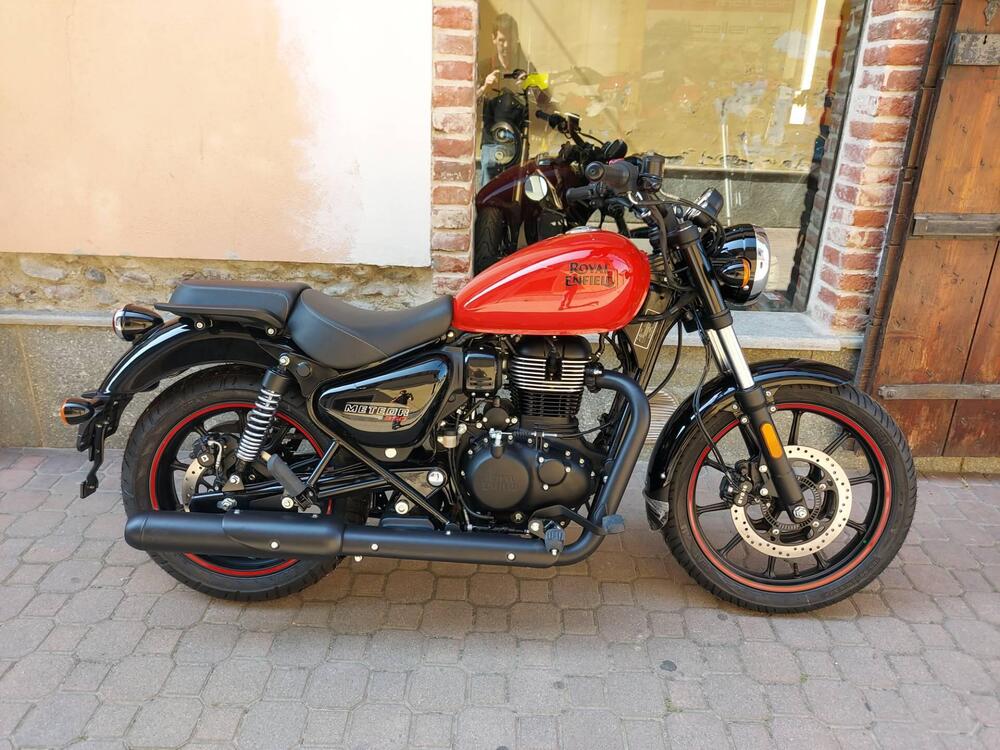 Royal Enfield Meteor 350 Fireball (2021 - 25)