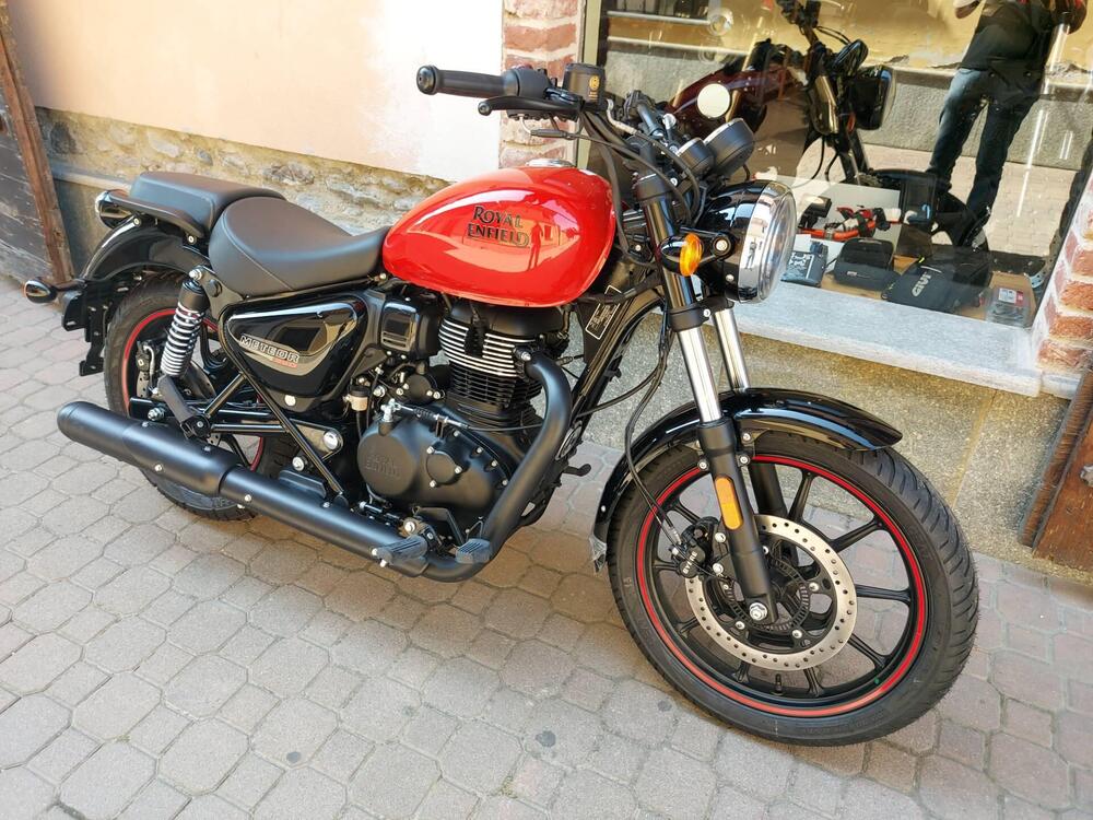 Royal Enfield Meteor 350 Fireball (2021 - 25) (2)