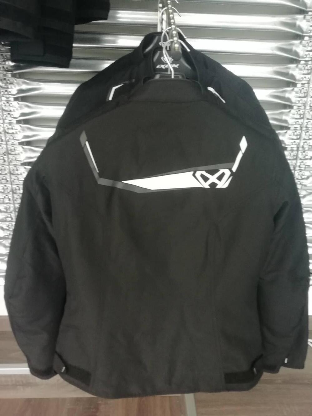 Giacca da moto Ixon, modello Challenge Lady nero/b (3)