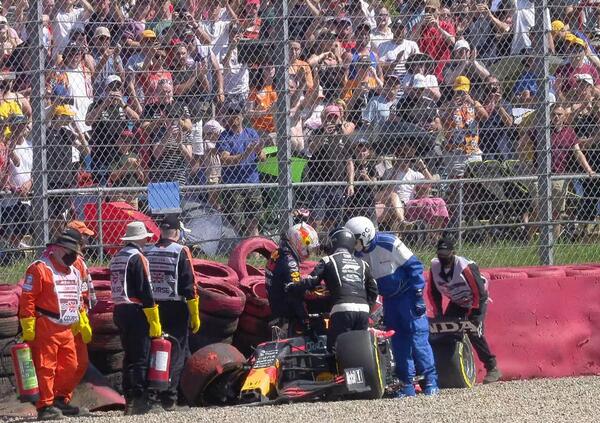 Verstappen in ospedale, Hamilton esulta per la vittoria: polemica sui festeggiamenti a Silverstone