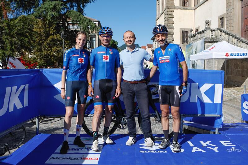 Da sinistra Carolina Kostner, Davide Cassani, il sindaco Mirko Ruggeri e il presidente di Suzuki italia Massimo Nalli