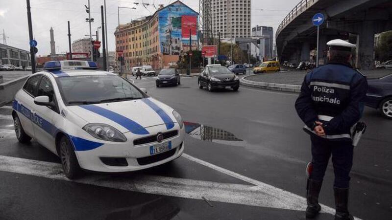 Genova: 15enne fermata senza patente in sella a uno scooter rubato, denunciata