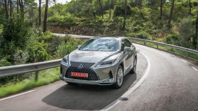 Lexus RX 450h MY2021, SUV premium ibrido 4x4: viaggiare alla grande senza pensieri