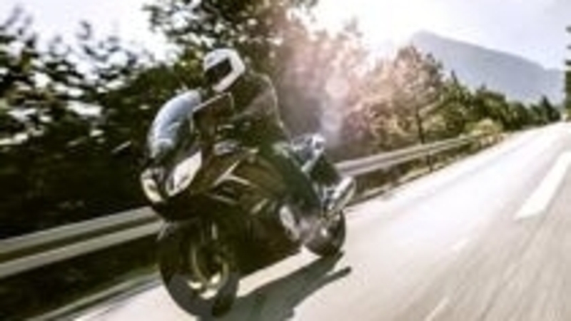 Yamaha FJR1300AE: cambio tradizionale e sospensioni elettroniche