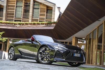 LC500 Convertible, Poderoso sogno termico: da aprire in educata chiave Lexus [video]