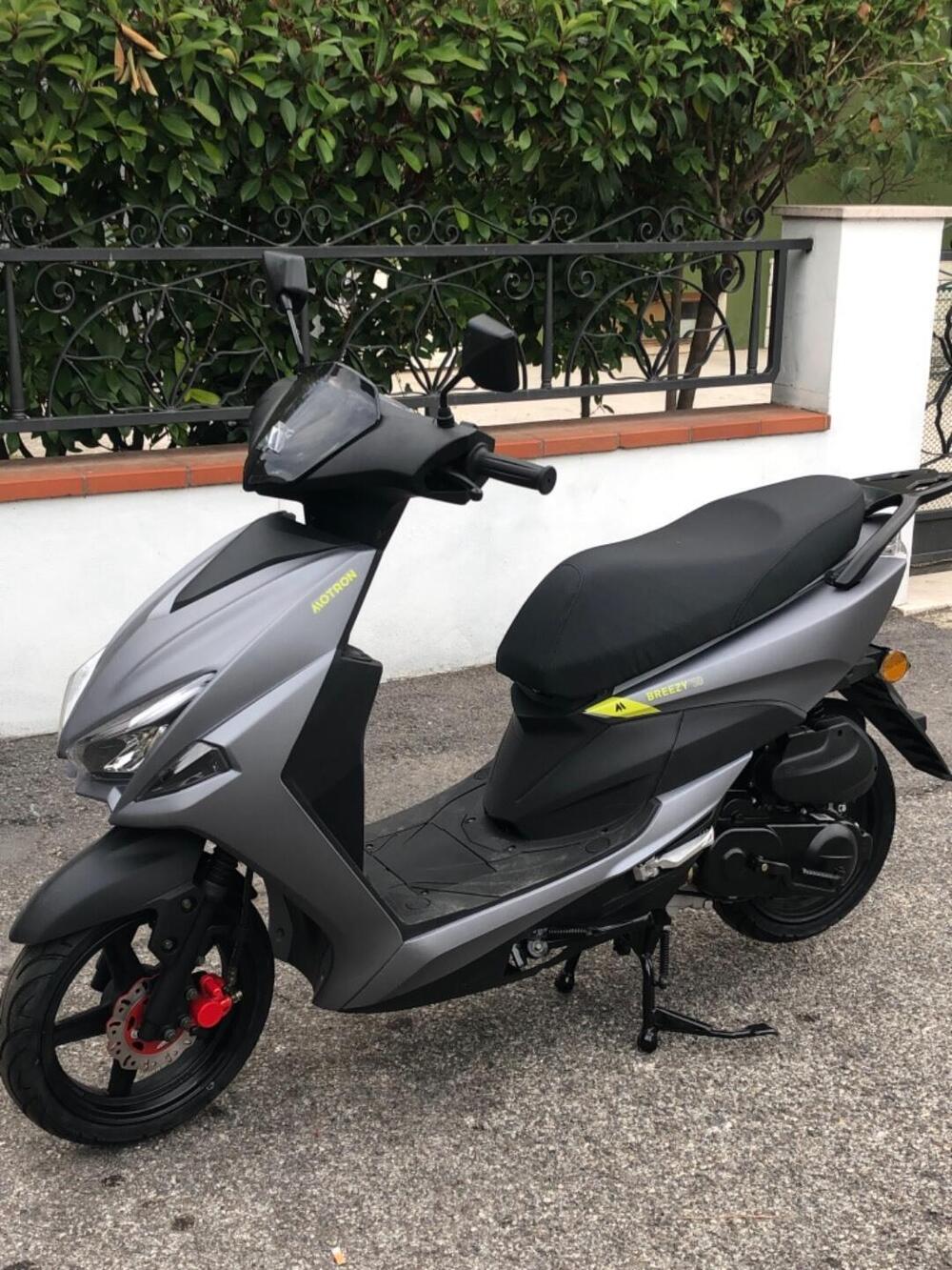 Motron Motorcycles Breezy 50 4T (2021 - 26) (2)