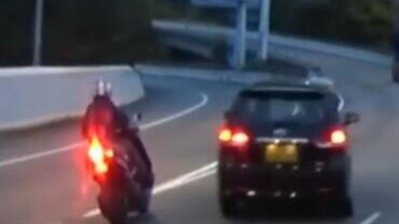 T-Max contro SUV: sulla colpa nessun dubbio [VIDEO VIRALE]