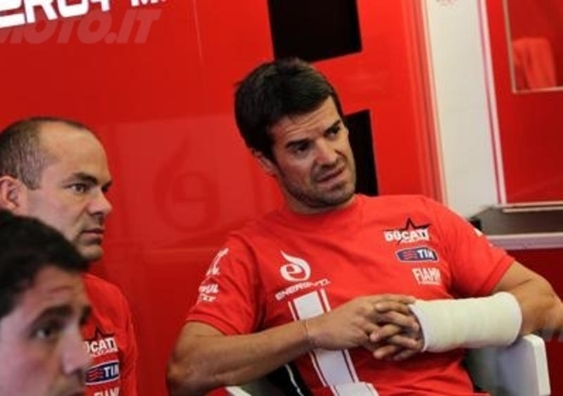 Operazione all&#039;anca per Carlos Checa, per lui campionato finito&nbsp;o addio alle corse?