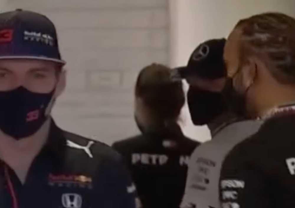 Il video del primo incontro (glaciale) tra Hamilton e Verstappen dopo Silverstone [VIDEO VIRALE]