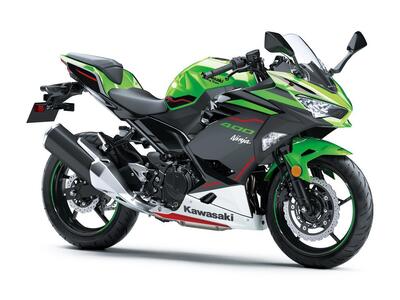 Kawasaki Ninja 400 e Z400 m.y. 2022. Presentate in Giappone