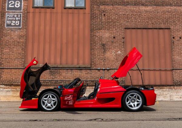 Ferrari F50 all&#039;asta per 3,5 milioni: una benedizione per i paperoni con il manico